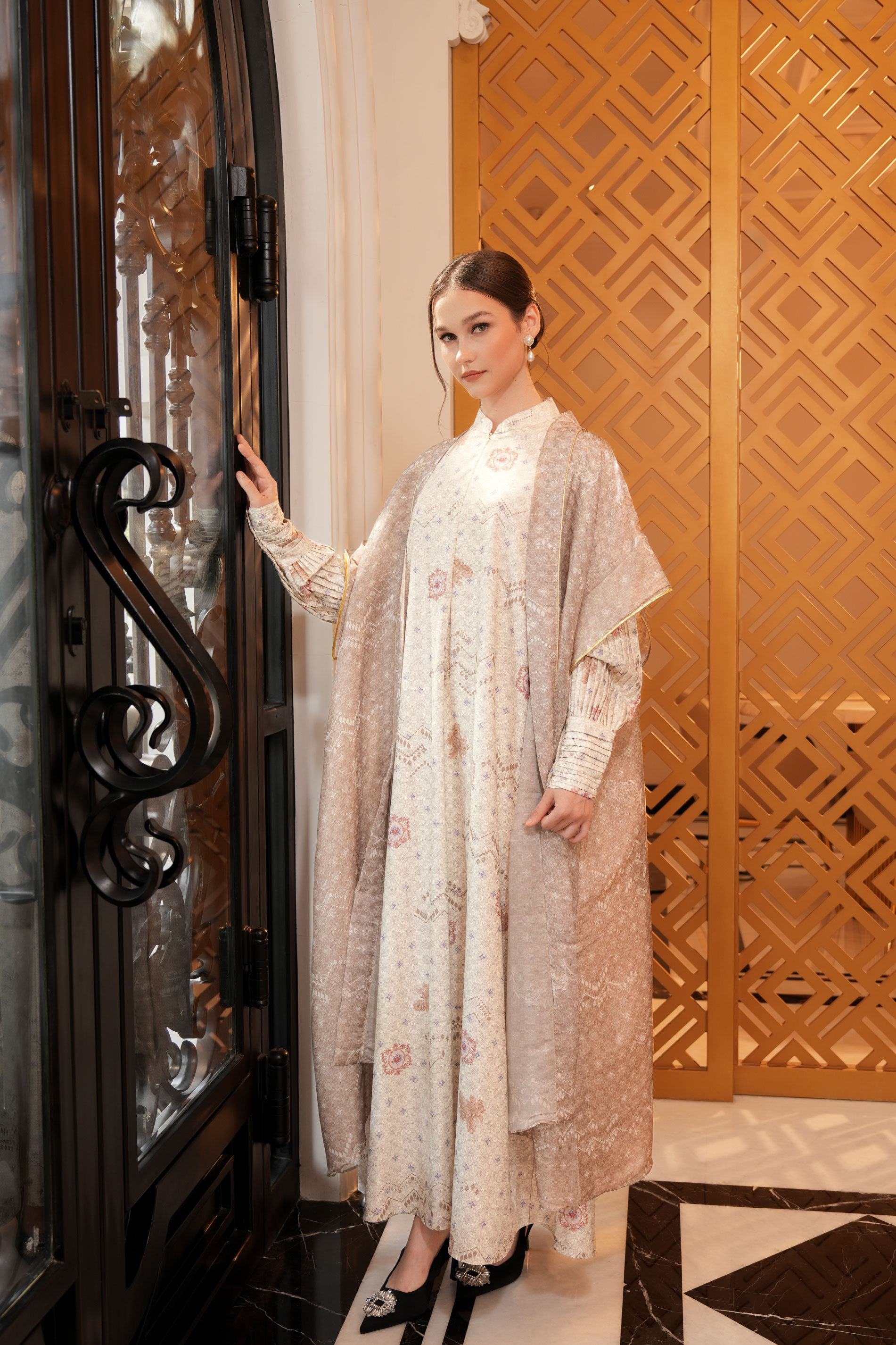 Aurea Raya - Sandstone Grace - Image 2
